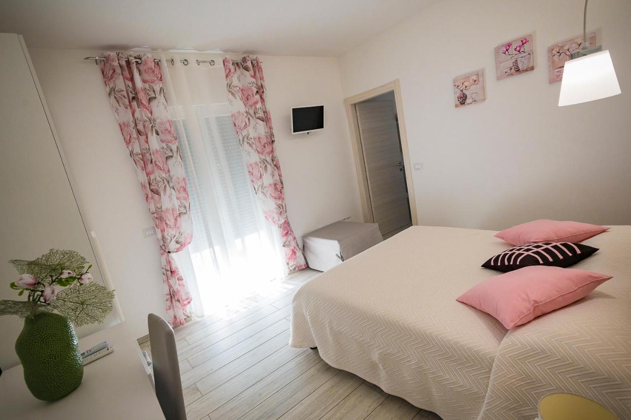 Pineta Del Mare Bed & Breakfast Alba Adriatica Exterior photo
